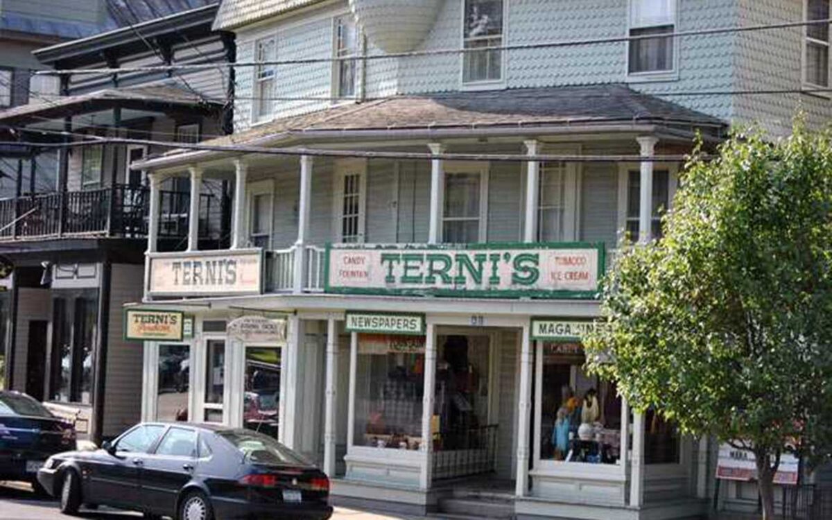 10 Best Antiquing Towns In The U.S. – Village Of Millerton New York